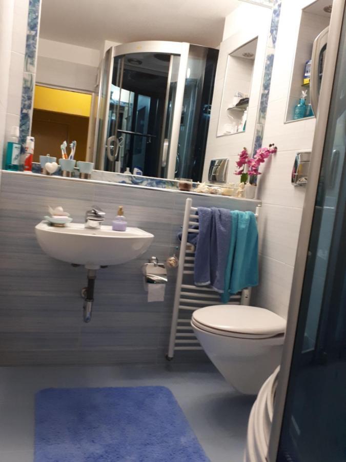 2 Bedrooms With Private Bath And Balcony Near The Airport Sofia Extérieur photo